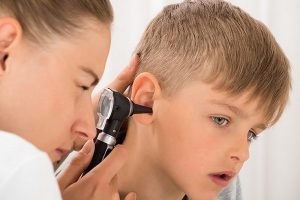 علت ورم لاله گوش چیست؟ | پزشکت