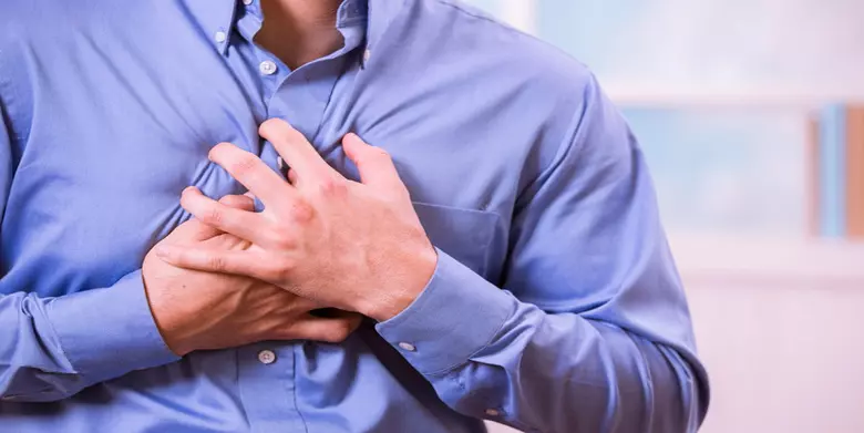 حمله قلبی از علل درد زیر دنده -پزشکت