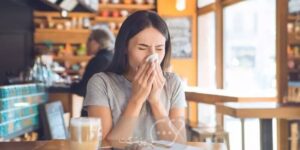 آبریزش بینی موقع غذا خوردن | پزشکت