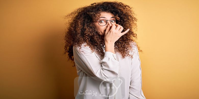 بوی بد پوست سر و شایع ترین علل آن || پزشکت