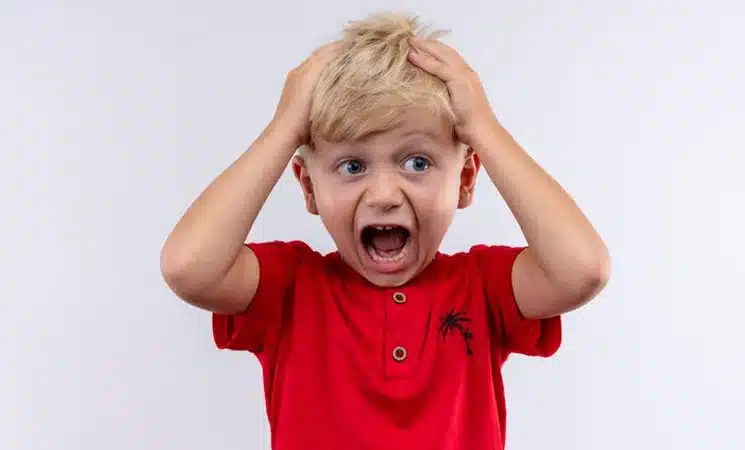 کوبیدن سر در کودکان | پزشکت