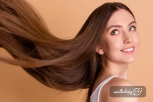 زن جوان با موهای بلند