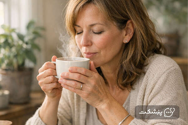 نوشیدن دمنوش و چای در یائسگی