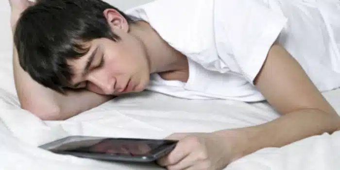 بعد از ساعت 10 شب سراغ موبایل نروید!