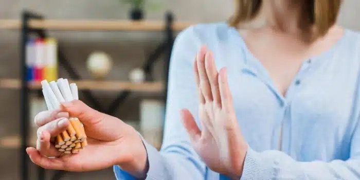 اثرات منفی نشستن زیاد با عوارض سیگار کشیدن برابره!