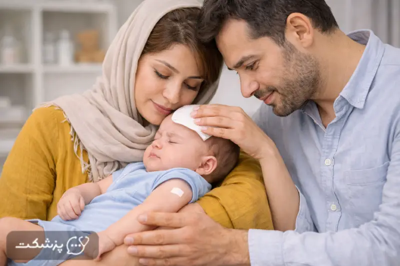 والدین در حال مراقبت از کودک پس از واکسیناسیون