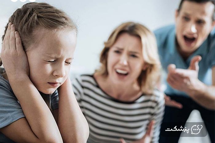 والدین در حال ابراز خشم در فرزند